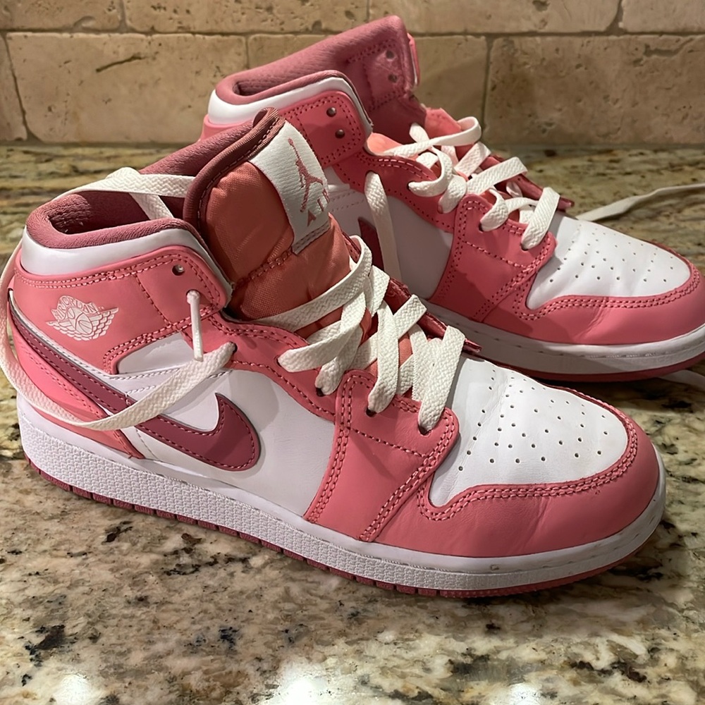 Girls Pink Air Jordans
